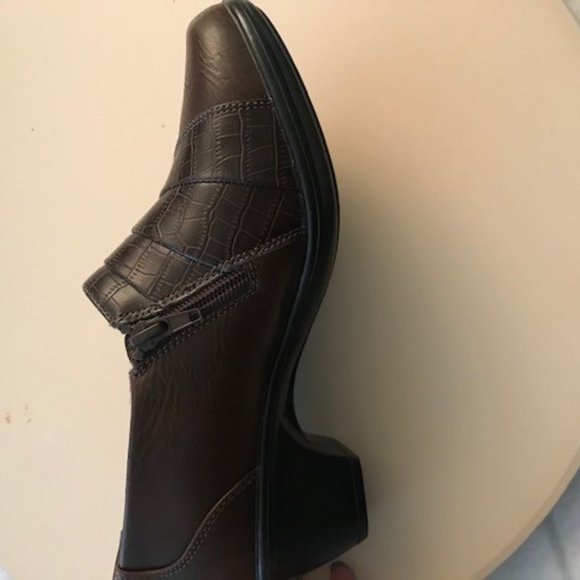 Easy Street Pleated Shooties Louisa - Picture 3 of 4